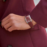 Τετράγωνο ρολόι Raymond Weil Toccata Diamonds 925-STC-00451 με κόκκινο δερμάτινο λουράκι και κόκκινο καντράν μεγέθους 22.6mm x 28.1mm με διαμάντια.