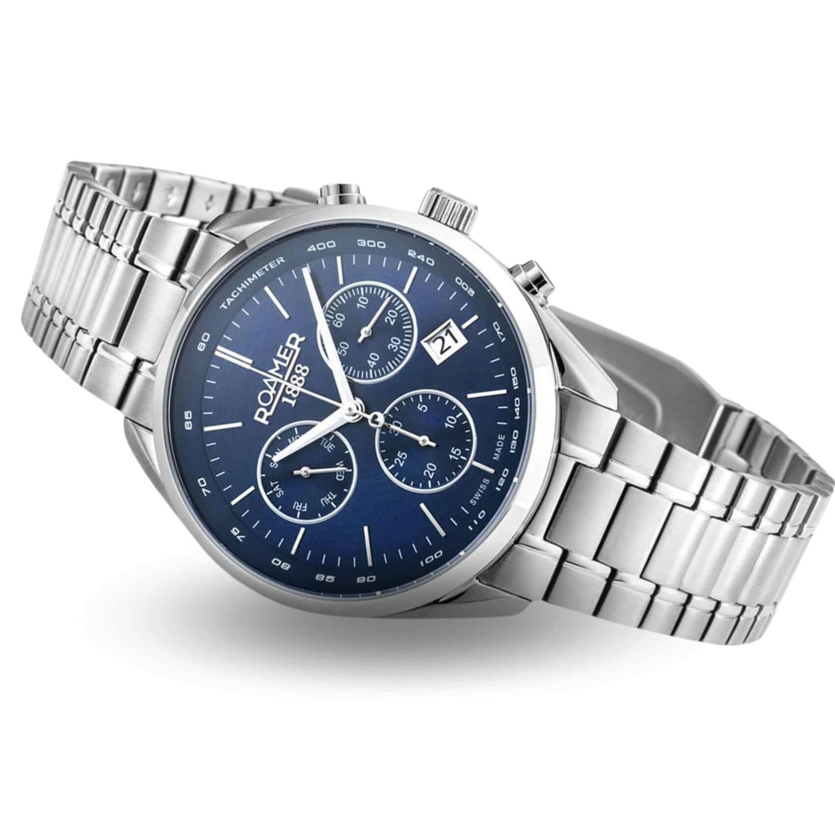 Roamer Pro Chrono 993819-41-45-20 χρονογράφος με ασημί ατσάλινο μπρασελέ και στρογγυλό μπλε καντράν διαμέτρου 44mm.