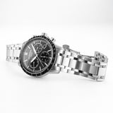 Πλάγια όψη ανδρικού ρολογιού Roamer Mercury Chrono 968988-41-85-20 με ασημί μπρασελέ και μαύρο καντράν.