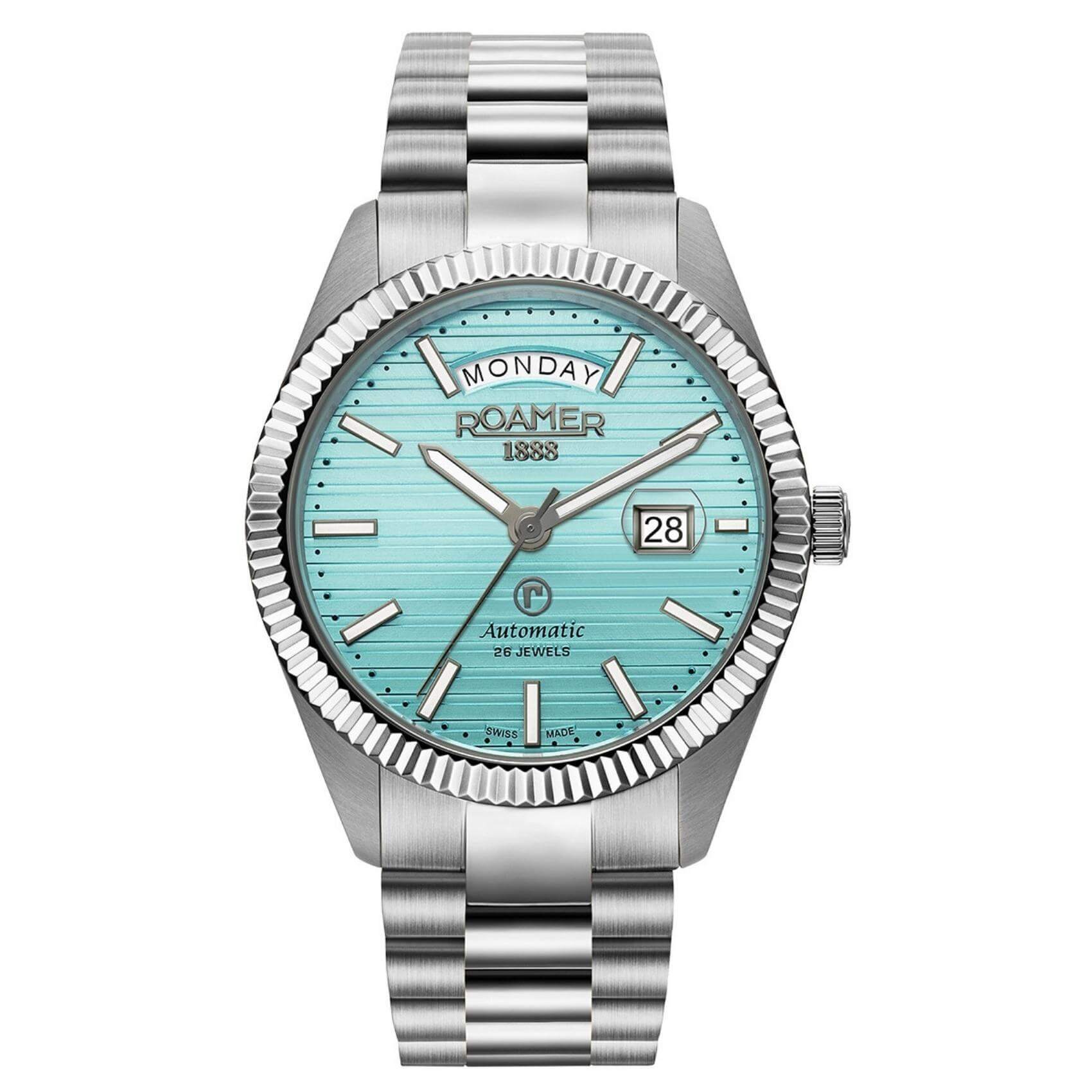 Αυτόματο ρολόι open back Roamer Primeline Day Date II 981666-41-05-50 με ασημί μπρασελέ, γαλάζιο καντράν με ένδειξη ημέρας και ημερομηνίας και κάσα διαμέτρου 42mm.