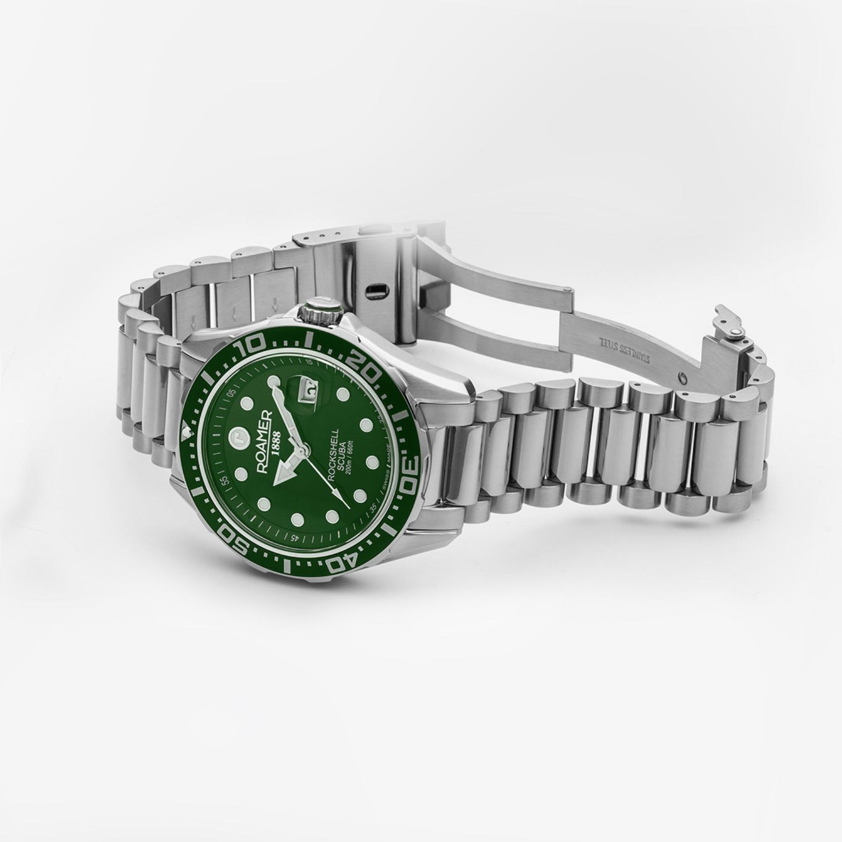 Καταδυτικό ρολόι Roamer Rockshell Mark III Scuba 220858-41-75-50 με ασημί ατσάλινο μπρασελέ πράσινο καντράν, τζαμάκι από ζαφείρι και στεφάνι διαμέτρου 44mm.