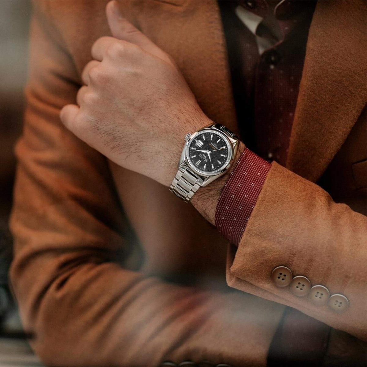 Roamer Searock Automatic II 210665-41-55-20 με αυτόματο open back μηχανισμό, ασημί ατσάλινο μπρασελέ, μαύρο καντράν με ένδειξη ημερομηνίας και κάσα διαμέτρου 42mm.