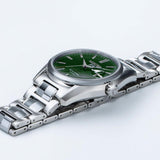 Αυτόματο ρολόι open back Roamer Searock Automatic II 210665-41-75-20 με ασημί μπρασελέ, πράσινο καντράν με ένδειξη ημερομηνίας και κάσα διαμέτρου 42mm.