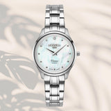 Γυναικείο ρολόι Roamer Venus Diamonds 601857-41-89-20 με ασημί ατσάλινο μπρασελέ και άσπρο φίλντισι καντράν 30mm με διαμάντια.