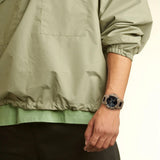 Καταδυτικό αναλογικό/ψηφιακό ρολόι Casio G-Shock GBA-900UU-5AER με bluetooth και χακί λουράκι από καουτσούκ με μαύρο καντράν 48,9mm-φορεμένο.
