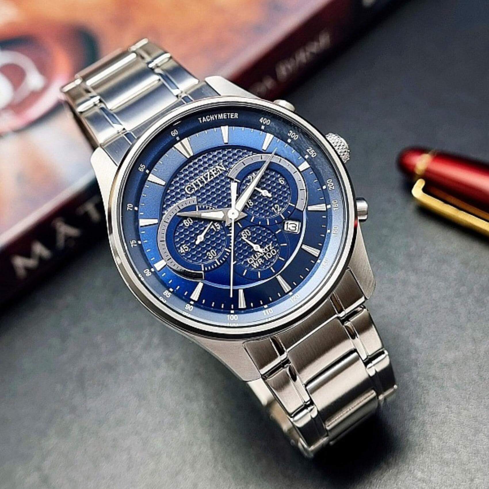 Ρολόι χρονογράφος Citizen AN8190-51L με ατσάλινο ασημί μπρασελέ και μπλε καντράν διαμέτρου 42mm.