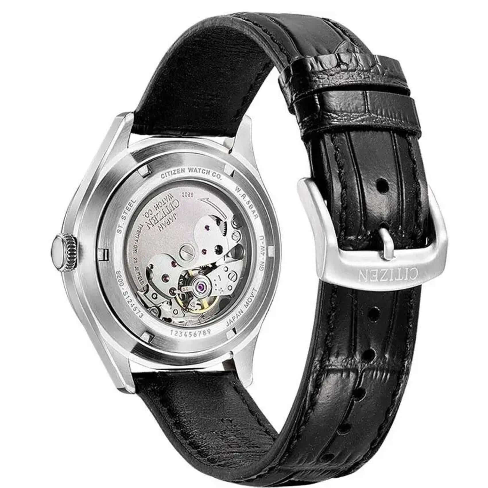 Open back μηχανισμός του Citizen NH8390-20LE με ορατό automatic caliber 8200.