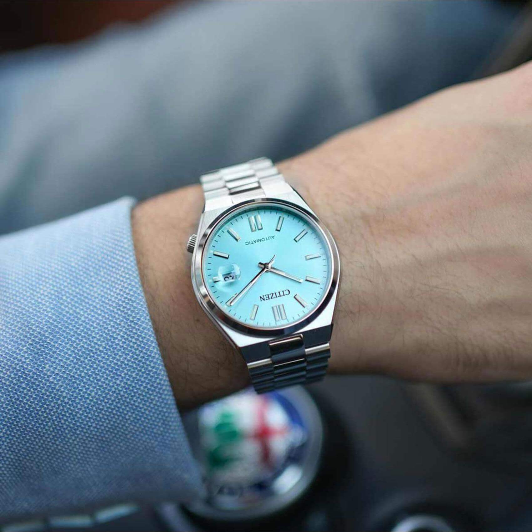 Αυτόματο ρολόι Citizen Tsuyosa NJ0151-88M με ασημί ατσάλινο μπρασελέ και γαλάζιο καντράν διαμέτρου 40mm και open back μηχανισμό.