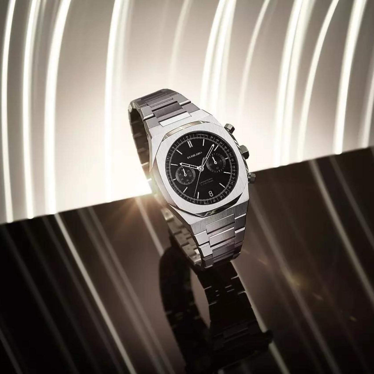 Ρολόι χρονογράφος D1 Milano New Black D1-CHBJ08 με ασημί ατσάλινο μπρασελέ μαύρο καντραν και οκτάγωνο στεφάνι με διάμετρο στα 41.5mm αδιάβροχο στις 5ΑΤΜ-50Μ.