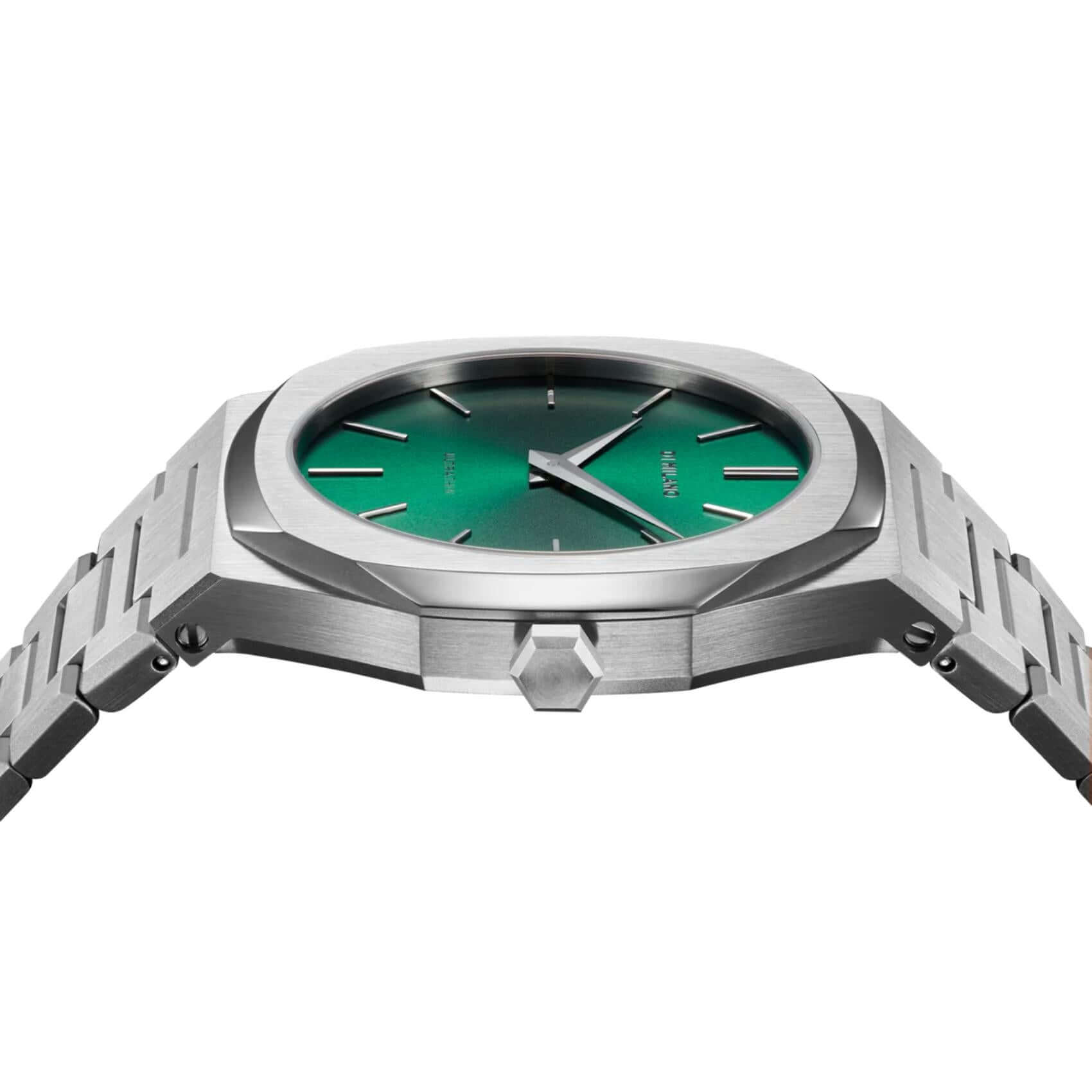 Ρολόι D1 Milano Ultra Thin Scarabeo D1-UTBJ37 με ασημί ατσάλινο μπρασελέ και ασημί καντράν διαμέτρου 40mm σε οκτάγωνο σχήμα.