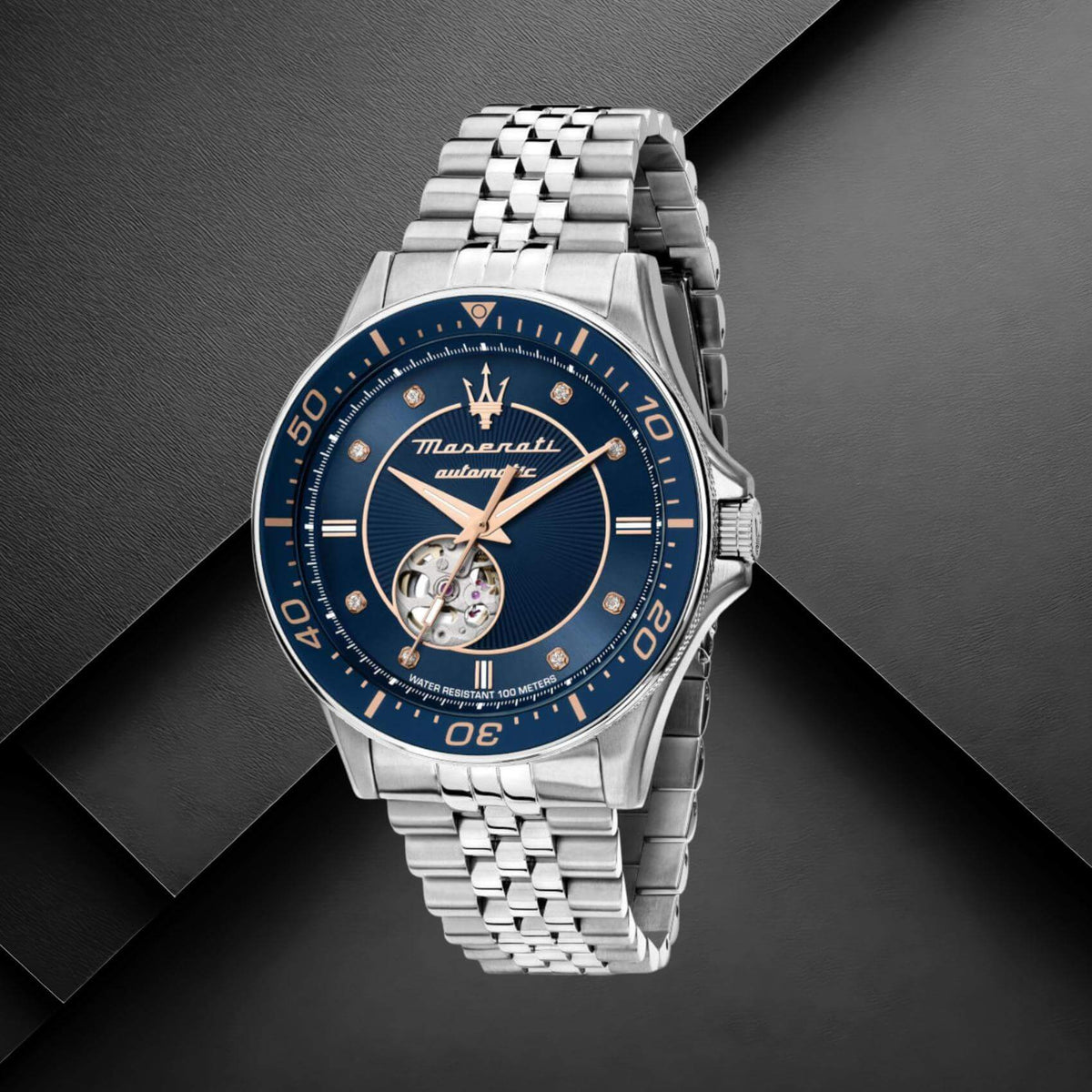 Maserati Sfida R8823140013 με ασημί ατσάλινο μπρασελέ και μπλε καντράν.