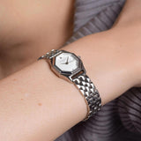 Γυναικείο ρολόι Rosefield Gemme Silver GWSSS-G04 με ασημί ατσάλινο μπρασελέ, καντράν σε ασημί χρώμα και οκτάγωνο σχήμα μεγέθους 21.5mmX27.5mm.