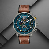 Timberland Calahan TDWGF0095401 σε studio background με καφέ δερμάτινο λουράκι και μπλε καντράν.