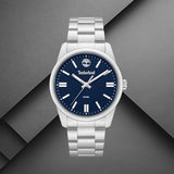 Timberland Midnight Mine TDWGG0094801 σε studio background με ασημί ατσάλινο μπρασελέ και μπλε καντράν.