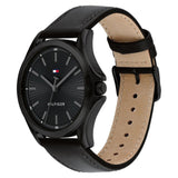 Αντρικό ρολόι Tommy Hilfiger Bruce 1792190 με μαύρο δερμάτινο λουράκι και μαύρο καντράν 43mm, πλαϊνή όψη.