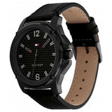 Ανδρικό ρολόι Tommy Hilfiger Jason 1710485 με μαύρο δερμάτινο λουράκι και μαύρο καντράν διαμέτρου 44mm.