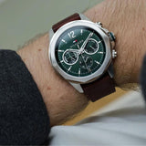 Ανδρικό ρολόι Tommy Hilfiger Lars 1792064 με καφέ δερμάτινο λουράκι και πράσινο καντράν διαμέτρου 46mm με ένδειξη ημέρας-ημερομηνίας.