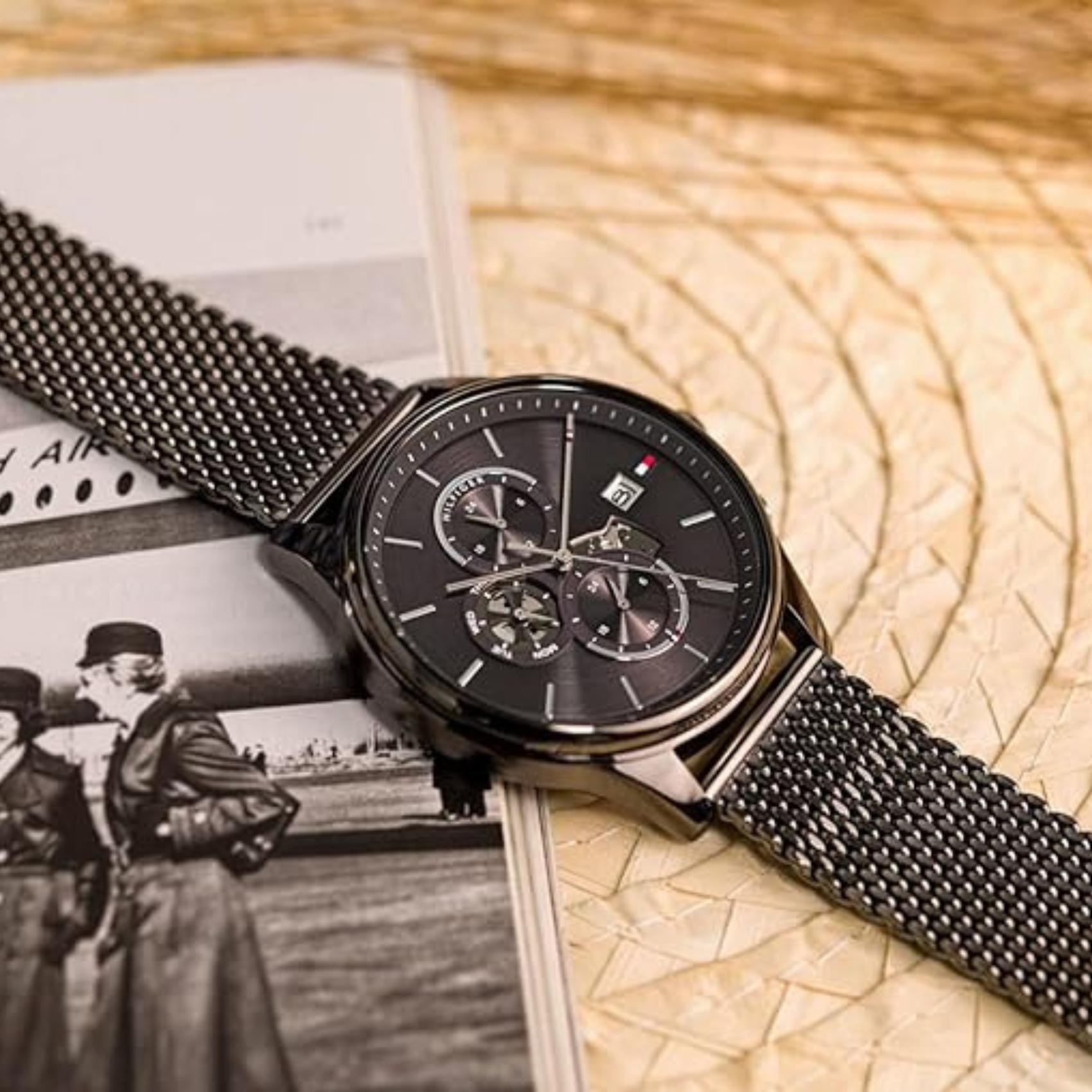 Αντρικό ρολόι Tommy Hilfiger Ryder 1710506 με γκρι ατσάλινο μπρασελέ και γκρι καντράν διαμέτρου 44mm.
