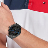 Αντρικό ρολόι Tommy Hilfiger Wild 1792070 με μαύρο ατσάλινο μπρασελέ και μαύρο καντράν διαμέτρου 50mm.