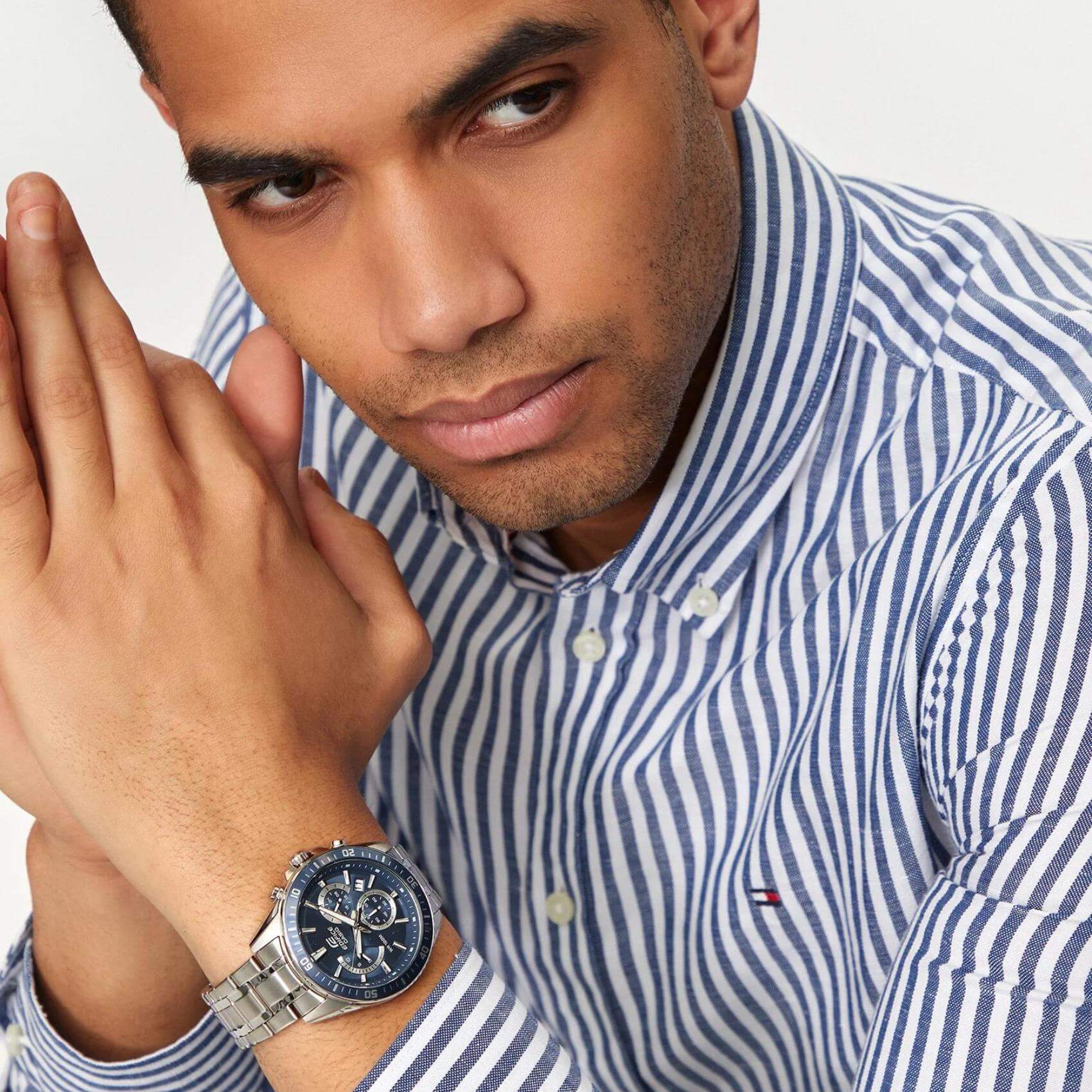 Ρολόι Casio Edifice EFR-552D-2AVUEF χρονογράφος με ασημί ατσάλινο μπρασελέ και μπλε καντράν.