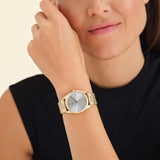 Γυναικείο ρολόι Rosefield Ace Silver Sunray ACSG-A03 με χρυσό ατσάλινο μπρασελέ και ασημί καντράν διαμέτρου 33mm με ημερομηνία.