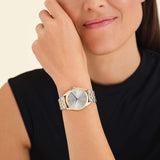 Γυναικείο ρολόι Rosefield Ace Silver Sunray ACSGD-A01 με δίχρωμο μπρασελέ σε ασημί-χρυσό χρώμα και ασημί καντράν διαμέτρου 33mm με ημερομηνία.
