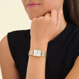 Γυναικείο ρολόι Rosefield Boxy XS Gold QMWSG-Q021 με χρυσό ατσάλινο μπρασελέ, καντράν σε άσπρο χρώμα και τετράγωνο σχήμα μεγέθους 22mmX24mm.