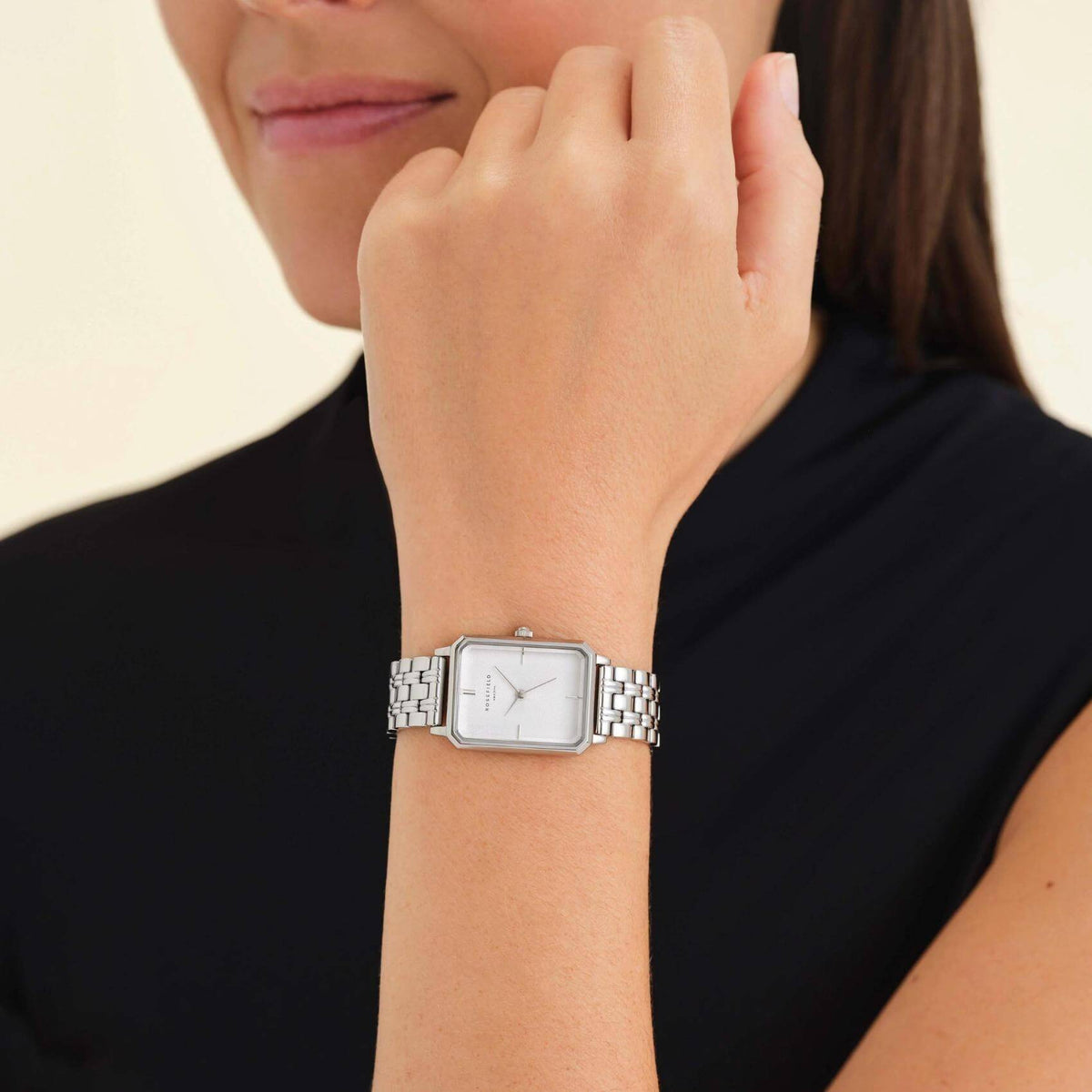 Γυναικείο ρολόι Rosefield Octagon White Sunray OCWSS-O41 με ασημί ατσάλινο μπρασελέ, καντράν σε ασημί χρώμα και οκτάγωνο σχήμα μεγέθους 23mmX29mm.