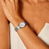 Γυναικείο ρολόι Rosefield Oval Silver OWSMS-OV112 με ασημί ατσάλινο μπρασελέ, καντράν από άσπρο φίλντισι σε οβαλ σχήμα μεγέθους 24mmX29mm.