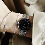 Γυναικείο ρολόι Rosefield The Upper East Side UEBS-U25 με ασημί ατσάλινο μπρασελέ και μαύρο καντράν διαμέτρου 33mm.