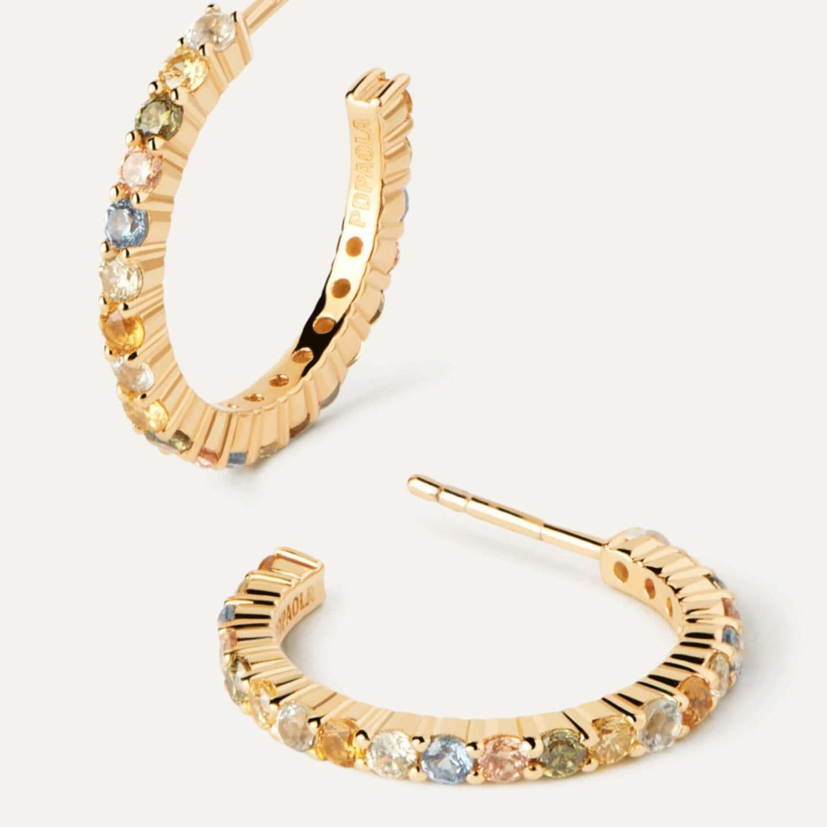 Καρφωτά σκουλαρίκια PDPAOLA AR01-B96-U Color Rainbow Hoops σε χρυσό χρώμα από ασήμι 925 επιχρυσωμένο με πολύχρωμες πέτρες.