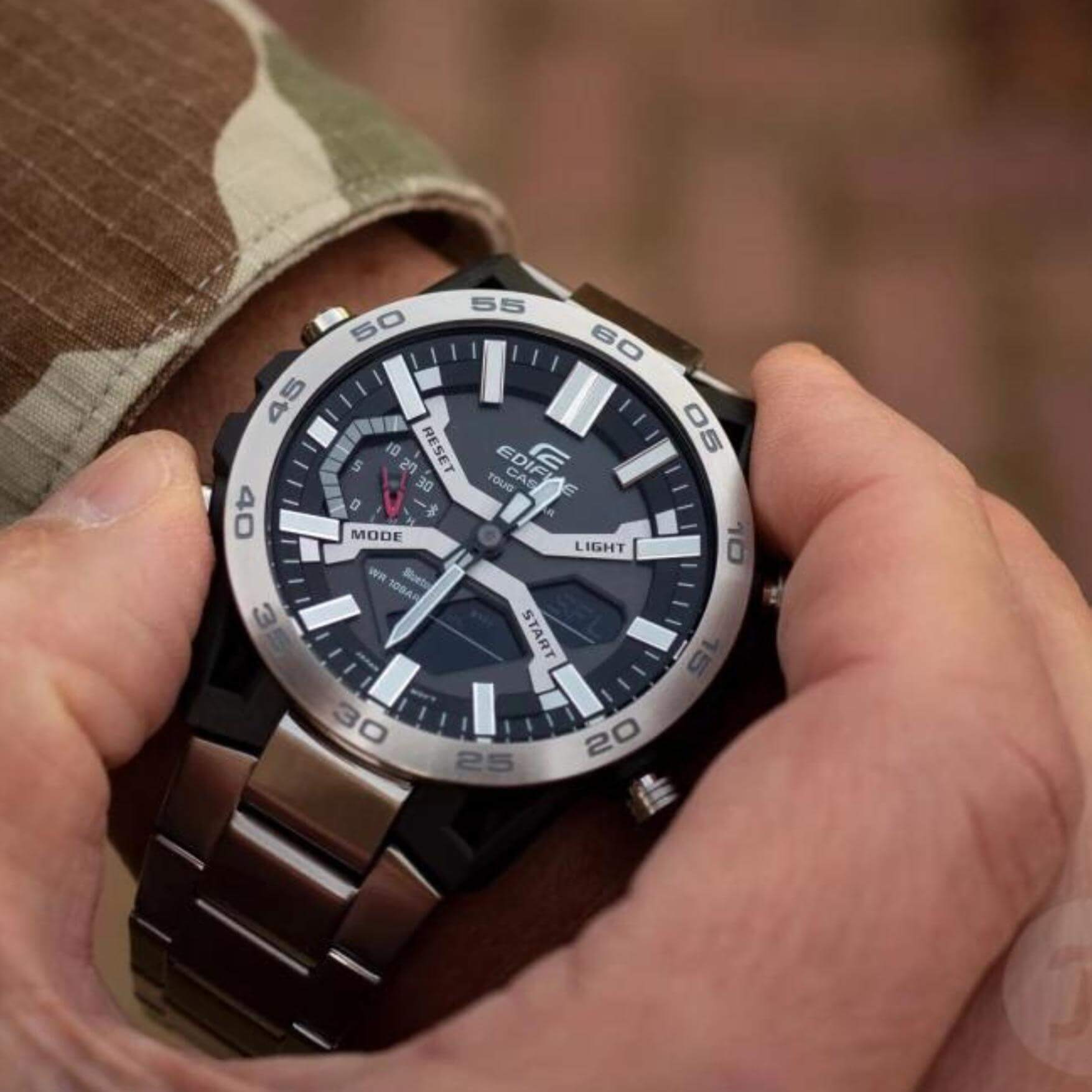 Ρολόι Solar Smart Casio Edifice Sospensione ECB-2000DC-1AEF με ανθρακί ατσάλινο μπρασελέ και μαύρο καντράν διαμέτρου 47,8mm σε στρογγυλό σχημα.