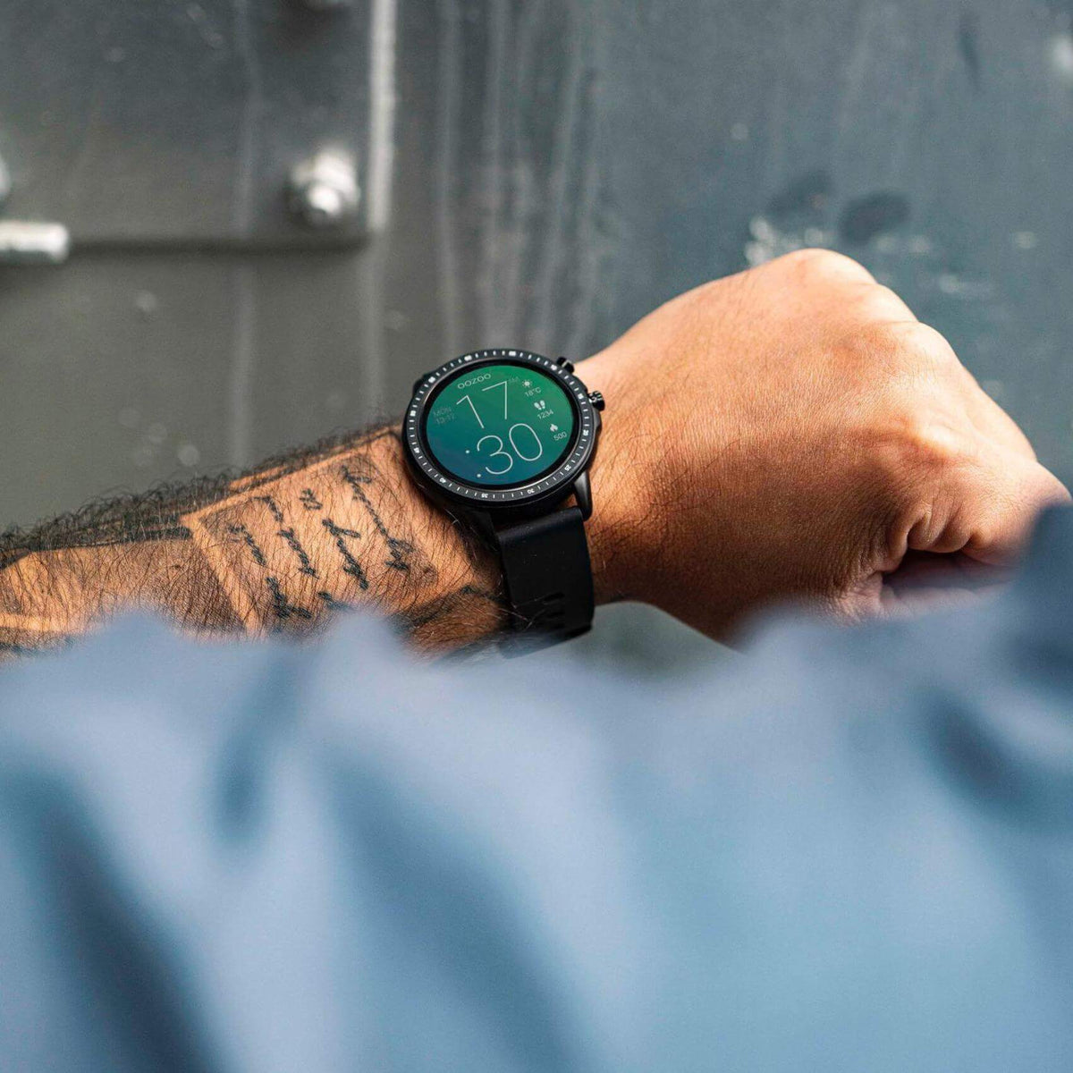 Ρολόι Smartwatch Oozoo Q00304 Με Μαύρο Λουράκι Καουτσούκ