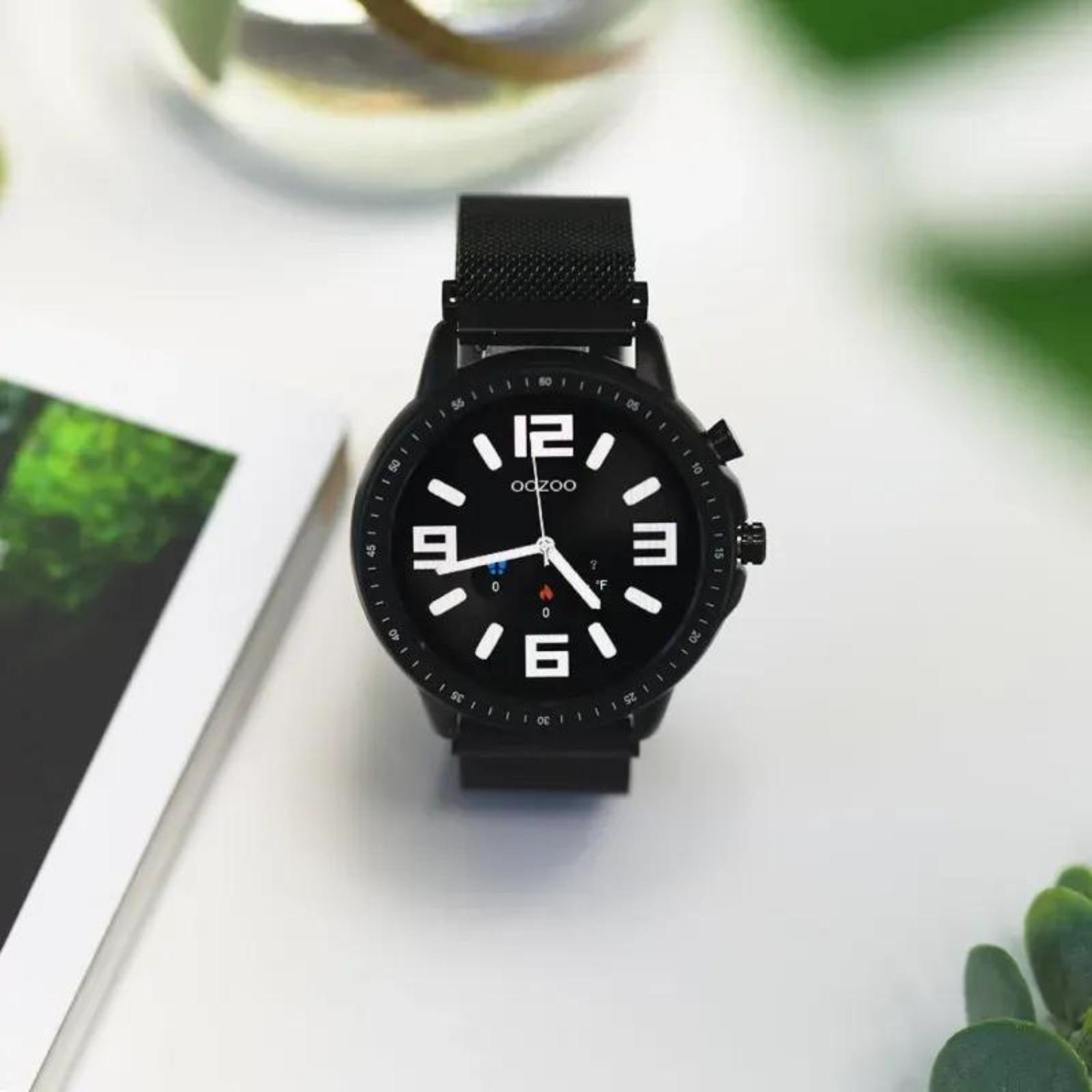 Smartwatch Oozoo Q00309 με με μαύρο ατσάλινο μπρασελέ και μαύρη κάσα.