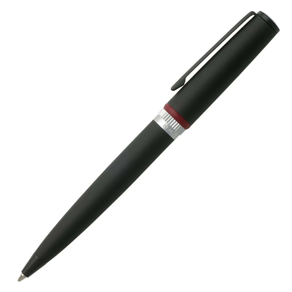 Στυλό Hugo Boss HSG8024A Gear σε μαύρο χρώμα με ασημί λεπτομέρειες, σε καθαρή λήψη που αναδεικνύει την premium ποιότητα κατασκευής, το κομψό φινίρισμα και τις minimal γραμμές του σχεδιασμού.