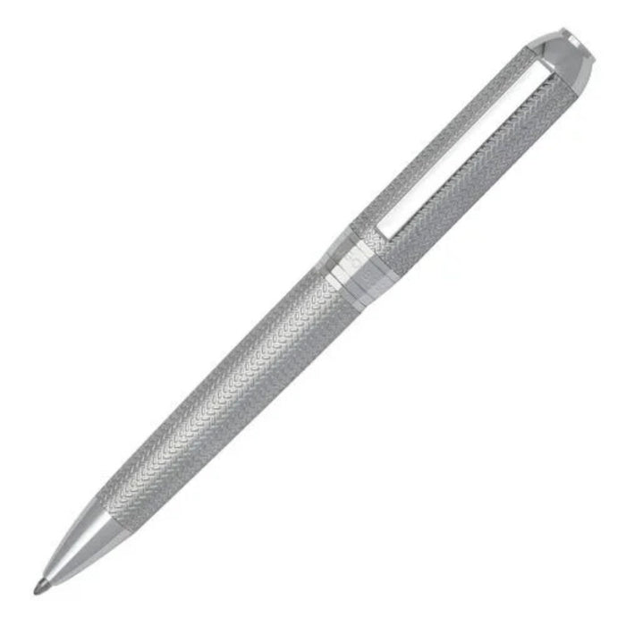 Στυλό Hugo Boss HSI4654C Elemental σε ασημί χρώμα με ανοιχτό καπάκι, σε κοντινή λήψη που αναδεικνύει την ποιότητα κατασκευής, τη μεταλλική υφή και τη λεπτομέρεια της μύτης.