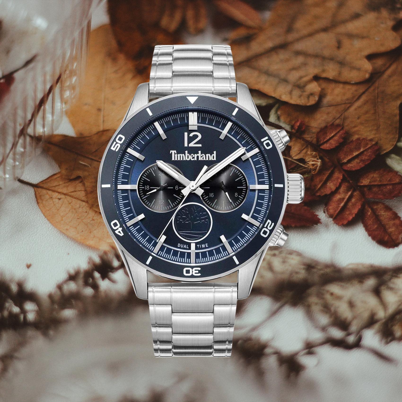 Αντρικό ρολόι Timberland Ashmont TDWGK2230905 Dual Time με ασημί ατσάλινο μπρασελέ και μπλε καντράν διαμέτρου 46mm με ημερομηνία.