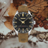 Αντρικό ρολόι Timberland Calverton TDWGA2201201 με ταμπά δερμάτινο λουράκι και μαύρο καντράν διαμέτρου 46mm.