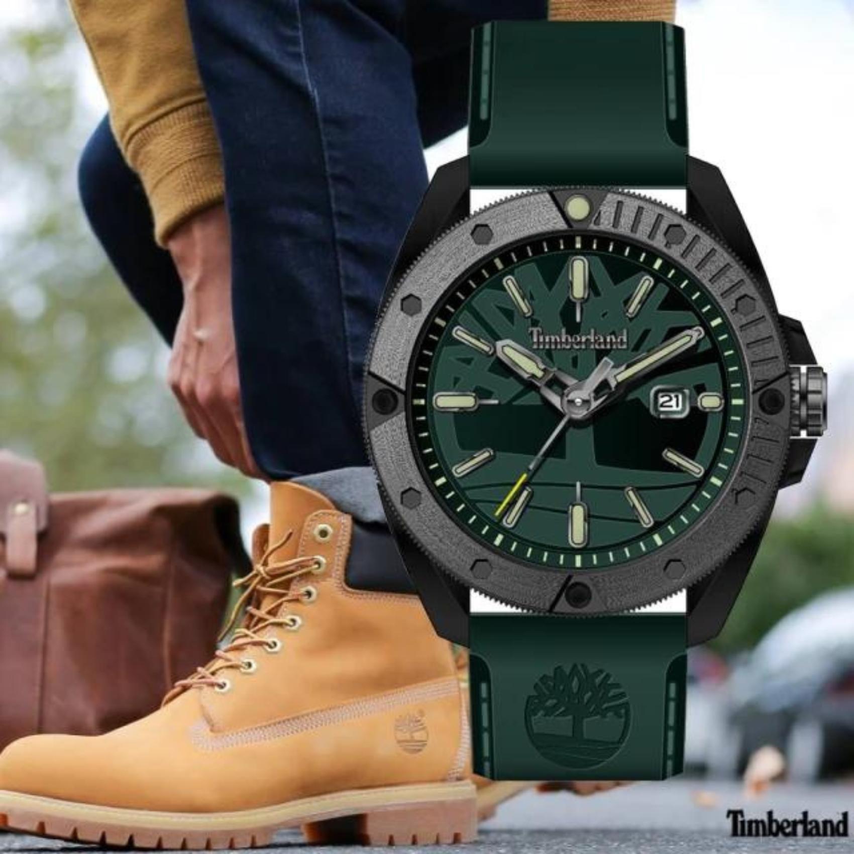 Ανδρικό ρολόι Timberland Carrigan TDWGN2102903 με πράσινο καουτσούκ λουράκι και πράσινο καντράν διαμέτρου 4mm με ένδειξη ημερομηνίας.