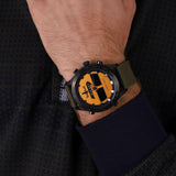 Ανδρικό ρολόι Timberland Nasketucket TDWGP2100301 με χακί καουτσούκ λουράκι και πορτοκαλί καντράν διαμέτρου 49,5mm με ένδειξη ψηφιακής ώρας.
