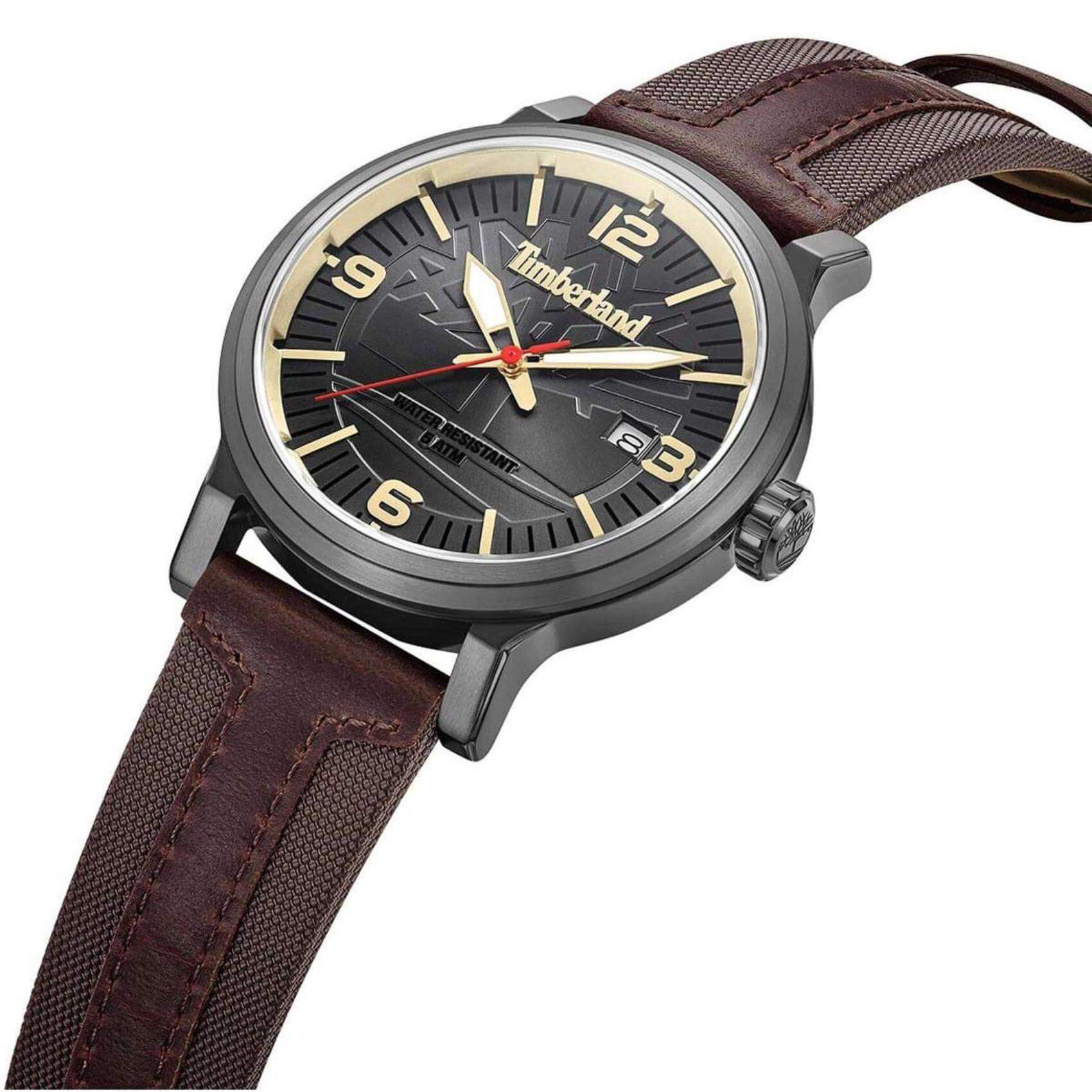 Αντρικό ρολόι Timberland Westerley TDWGN0029104 με καφέ δερμάτινο λουράκι και μαύρο καντράν διαμέτρου 46mm με ημερομηνία.