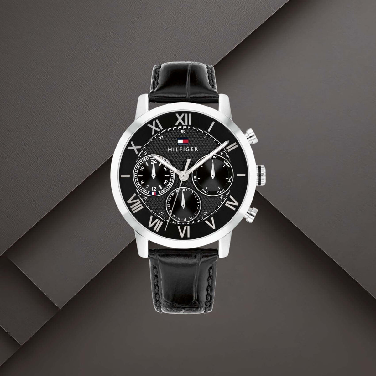 Ανδρικό ρολόι Tommy Hilfiger TH-Oxford 1710725 με μαύρο καντράν 42mm και μαύρο δερμάτινο λουράκι.