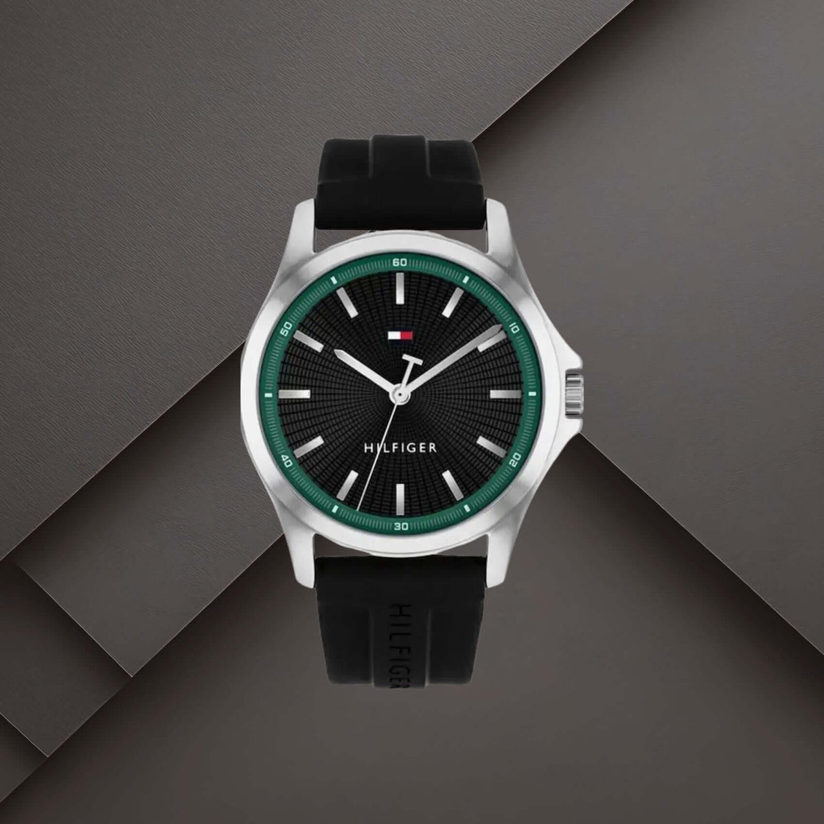 Ανδρικό ρολόι Tommy Hilfiger Bruce 1710739 με μαύρο καντράν 42mm και μαύρο λουράκι από καουτσούκ.