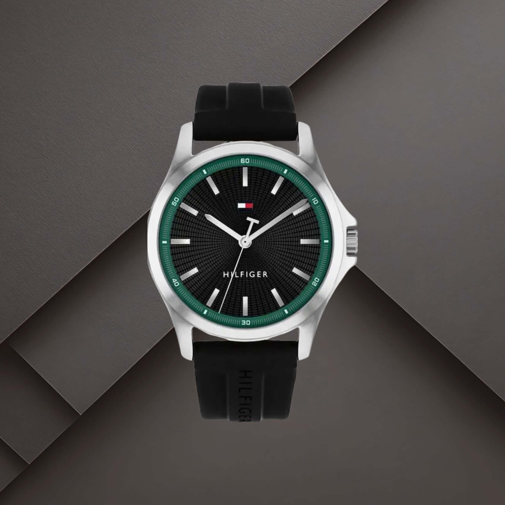 Ανδρικό ρολόι Tommy Hilfiger Bruce 1710739 με μαύρο καντράν 42mm και μαύρο λουράκι από καουτσούκ.