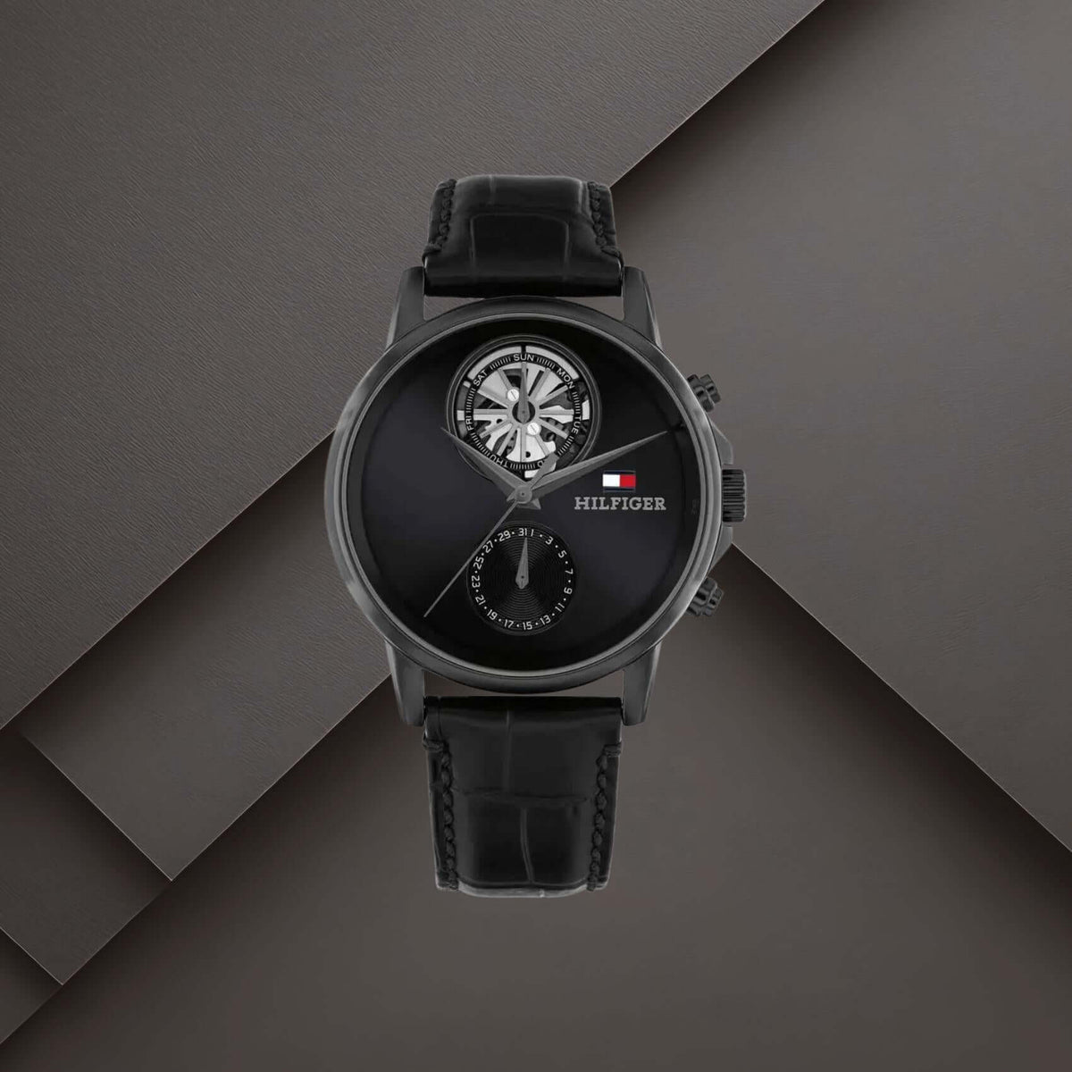 Ανδρικό ρολόι Tommy Hilfiger Stewart 1710748 με μαύρο skeleton καντράν 40mm και μαύρο δερμάτινο λουράκι.