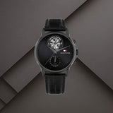 Ανδρικό ρολόι Tommy Hilfiger Stewart 1710748 με μαύρο skeleton καντράν 40mm και μαύρο δερμάτινο λουράκι.