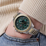 Ανδρικό ρολόι Tommy Hilfiger Clark 1792079 με δίχρωμο ασημί-χρυσό ατσάλινο μπρασελέ και πράσινο καντράν διαμέτρου 46mm με ημερομηνία-ημέρα.