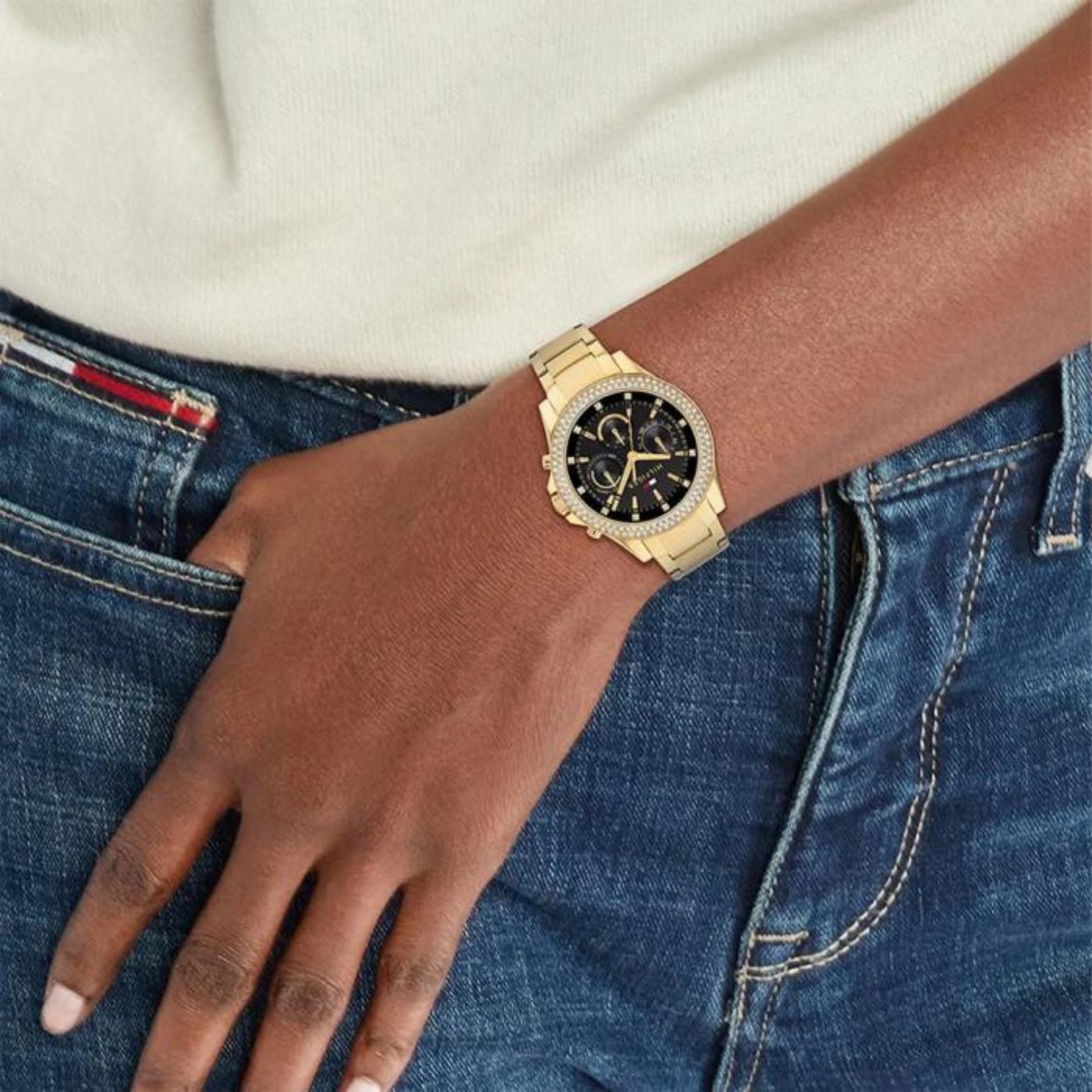 Γυναικείο ρολόι Tommy Hilfiger Haven 1782676 με χρυσό ατσάλινο μπρασελέ και μαύρο καντράν διαμέτρου 38mm με ημέρα-ημερομηνία και ζιργκόν.