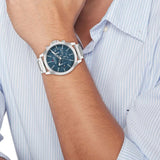 Ρολόι Tommy Hilfiger Lance 1710518, με ασημί μπρασελέ, μπλε καντράν διαμέτρου 46mm με ένδειξη ημερομηνίας και ημέρας.