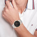 Ανδρικό ρολόι Tommy Hilfiger Norris 1710545 με ασημί ατσάλινο μπρασελέ και μαύρο καντράν διαμέτρου 42mm.
